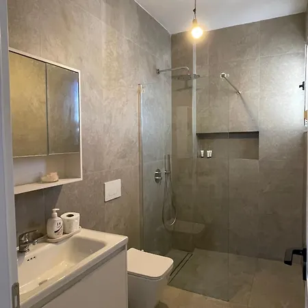 Spacious With Balcony Apartment