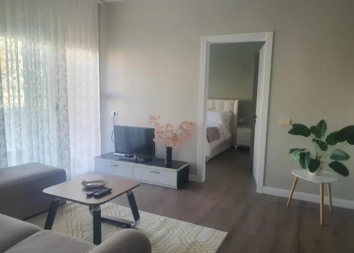 Spacious With Balcony 公寓