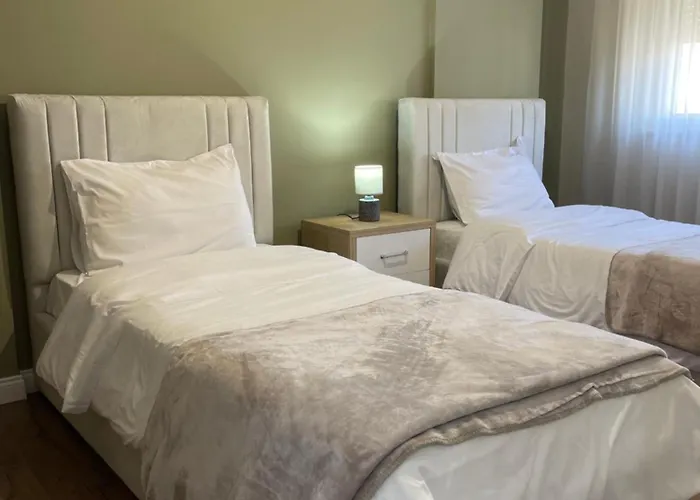 公寓 Spacious With Balcony