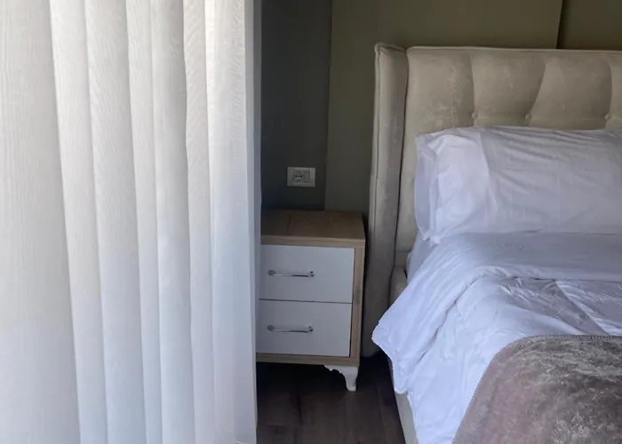 Spacious With Balcony * Yzberishti