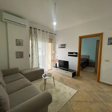 Spacious With Balcony Yzberishti