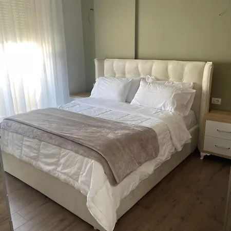 Daire Spacious With Balcony Yzberishti