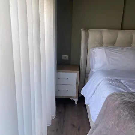 Spacious With Balcony * Yzberishti