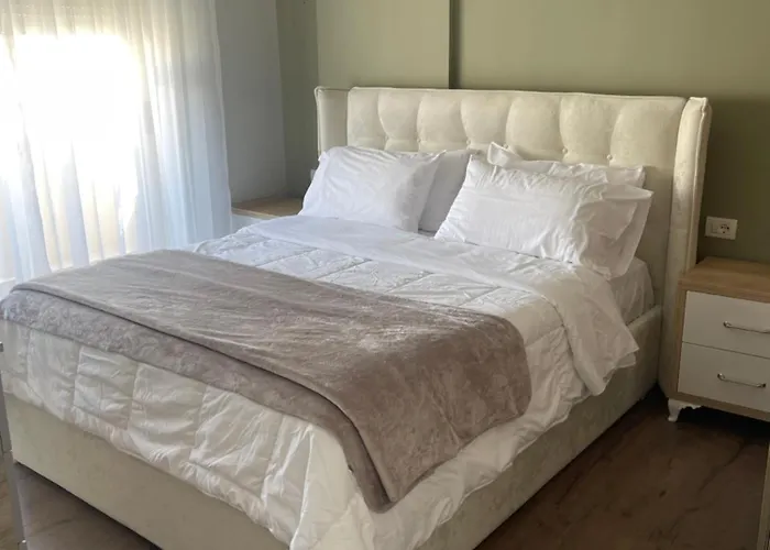 Daire Spacious With Balcony Yzberishti