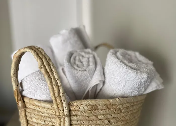 Daire Spacious With Balcony Yzberishti